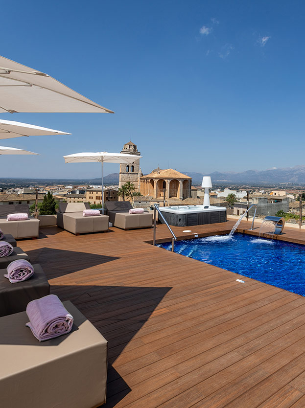 Rooftop pool in Muro